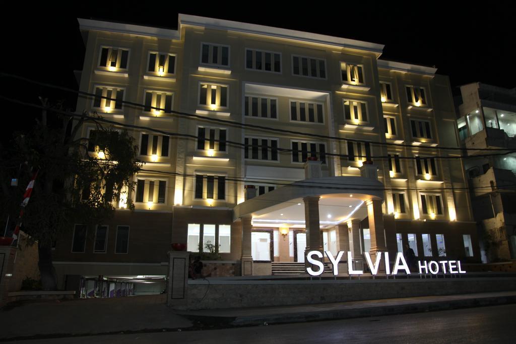 Sylvia Hotel Premier Kupang Купанг Экстерьер фото